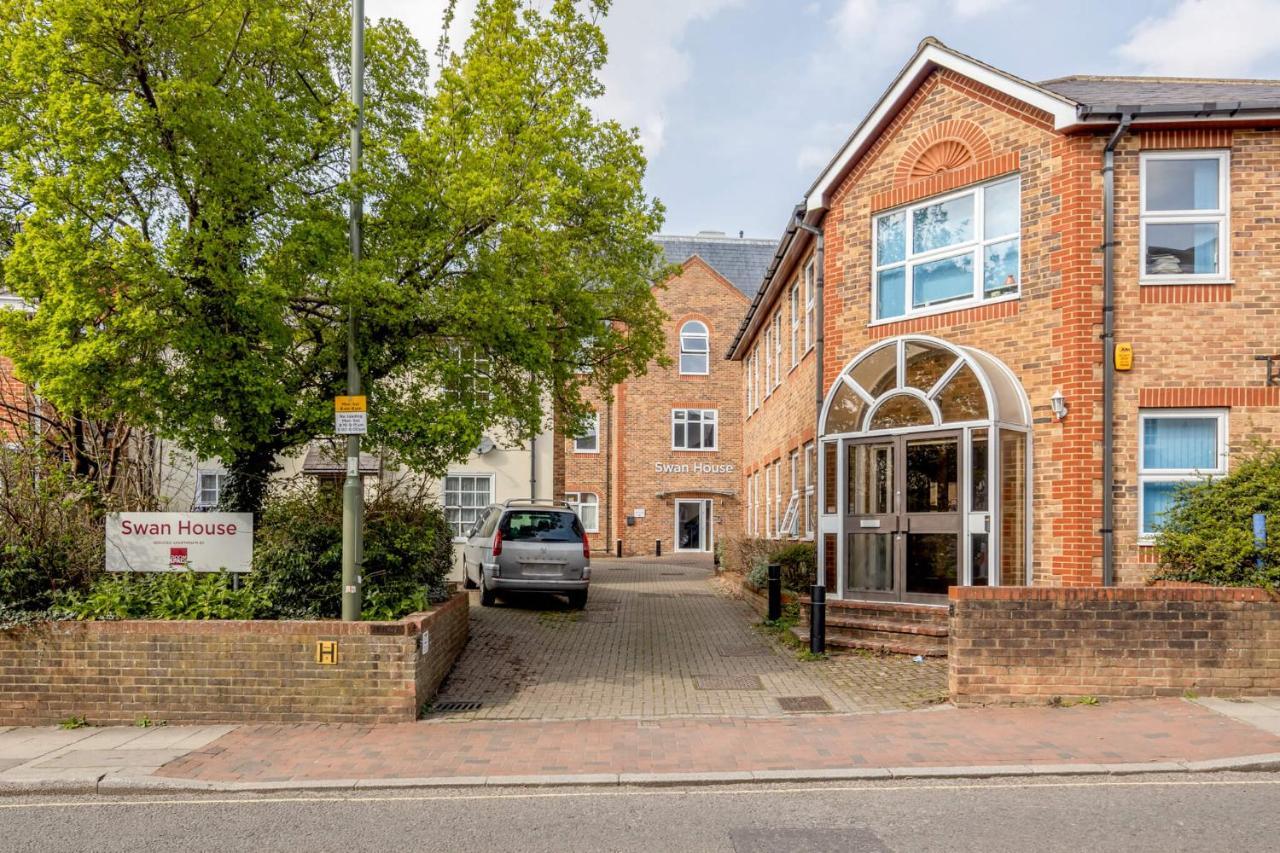 Roomspace Serviced Apartments - Swan House Leatherhead Extérieur photo
